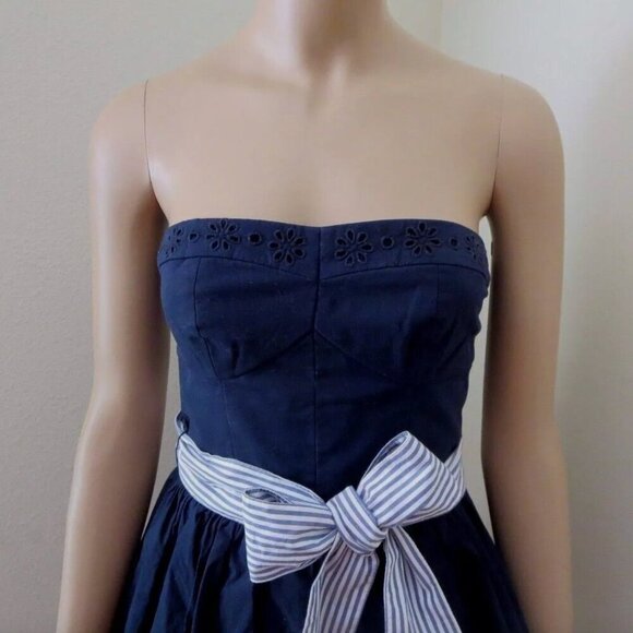 NWT Hollister Womens Eyelet Strapless Dress Size XS Small Navy Blue Striped Bow - Picture 2 of 4